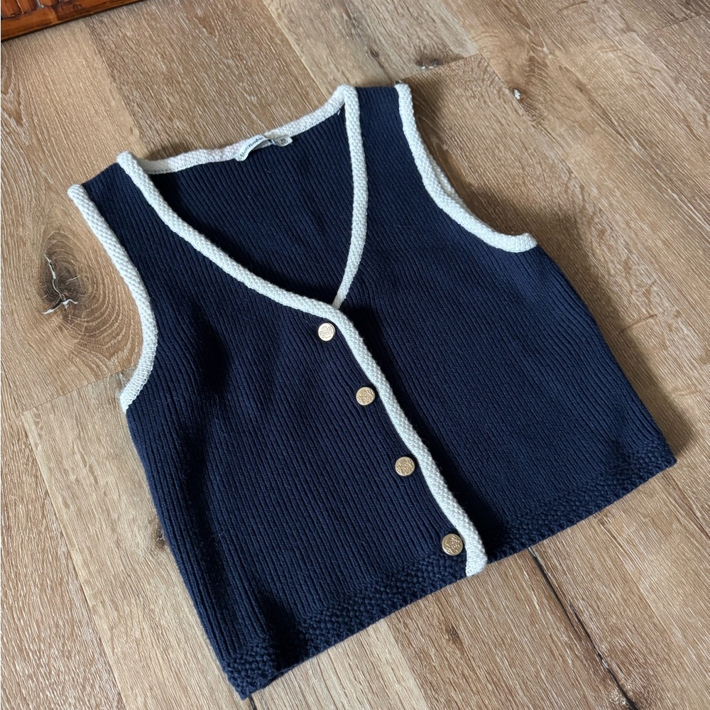 Amberctombie & Fitch Navy Mara Button-Up Sweater Vest Size XS‎